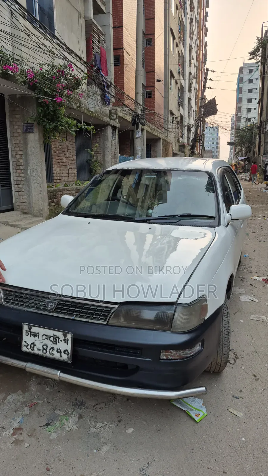 টয়োটা করোলা ২০০২ সাদা