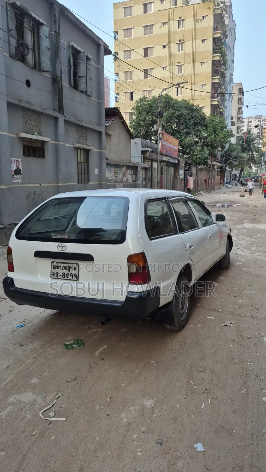 টয়োটা করোলা ২০০২ সাদা