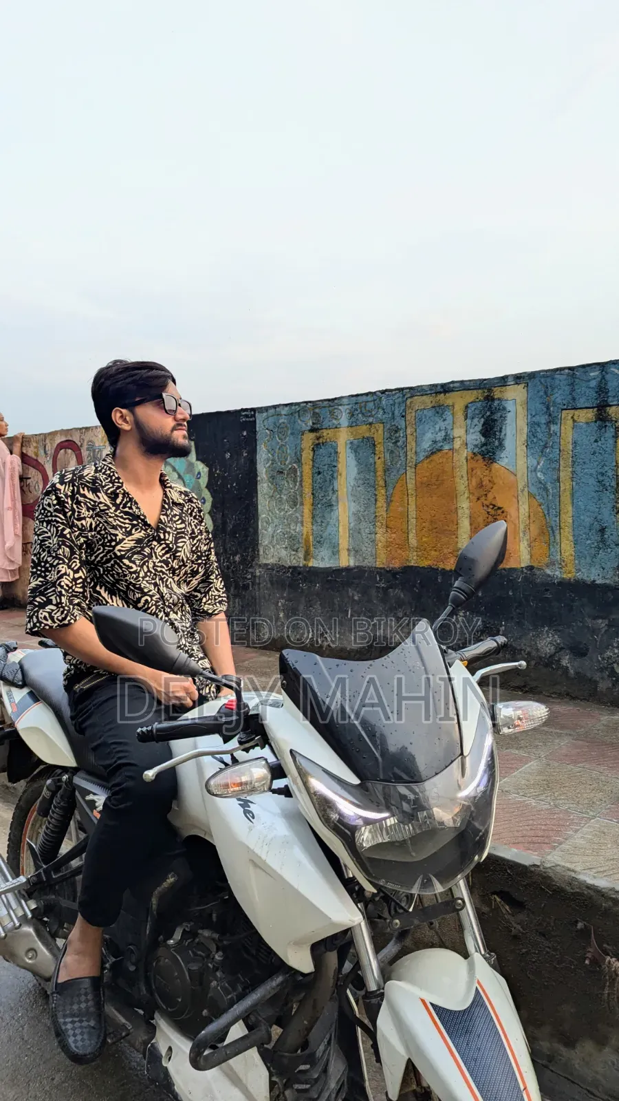 TVS Apache RTR 160 2V ২০১৫ সাদা