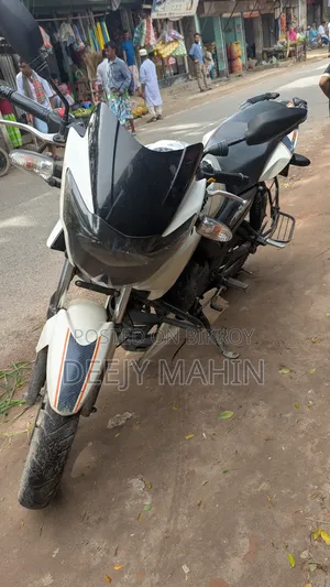 TVS Apache RTR 160 2V ২০১৫ সাদা