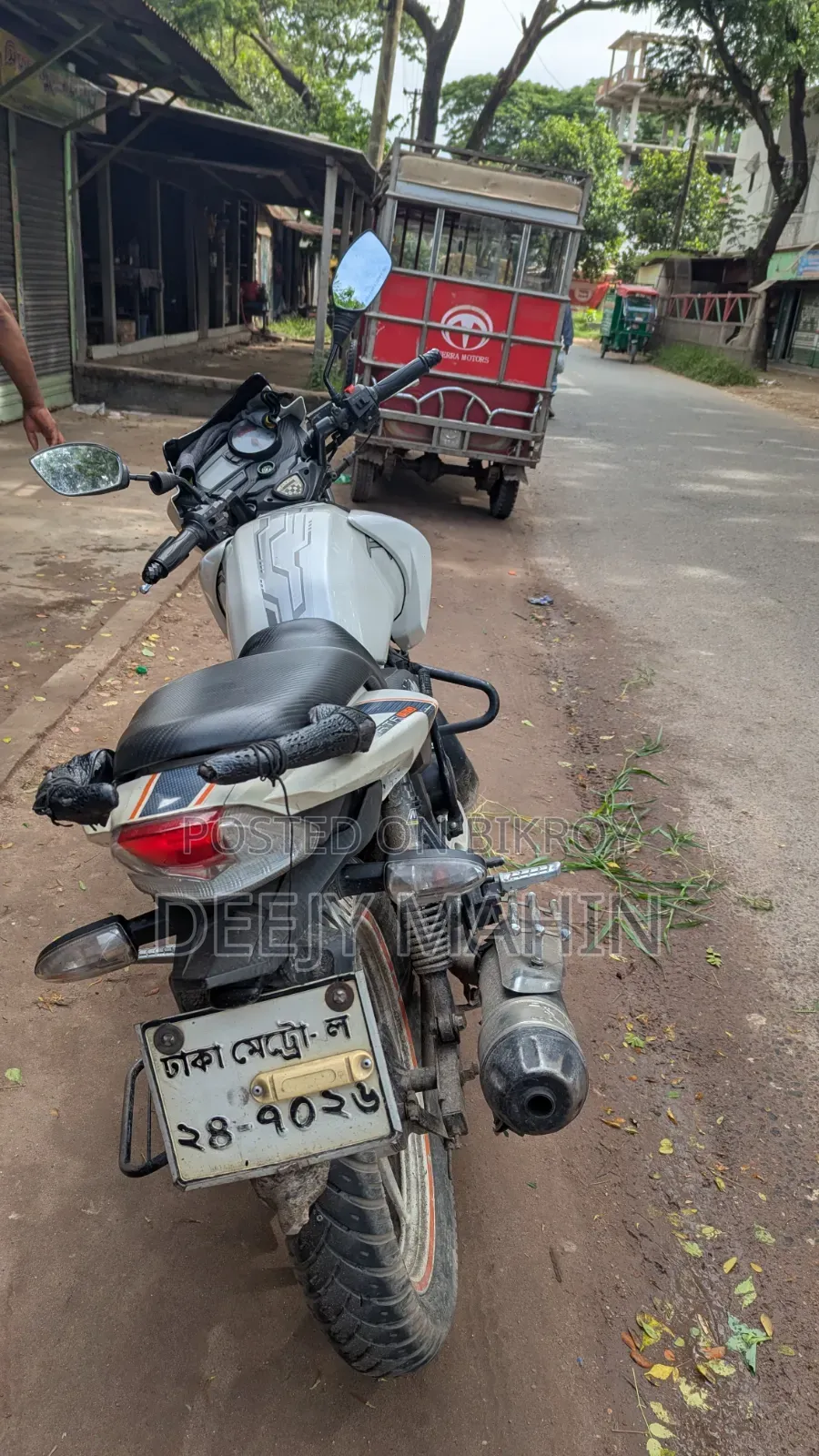 TVS Apache RTR 160 2V ২০১৫ সাদা