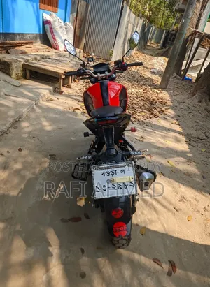 বেনেলি রিভারসাইড বেনেলি কোবরা ২০২১ লাল