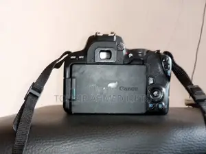 Canon Eos 200d Dslr Camera (Excellent Condition)