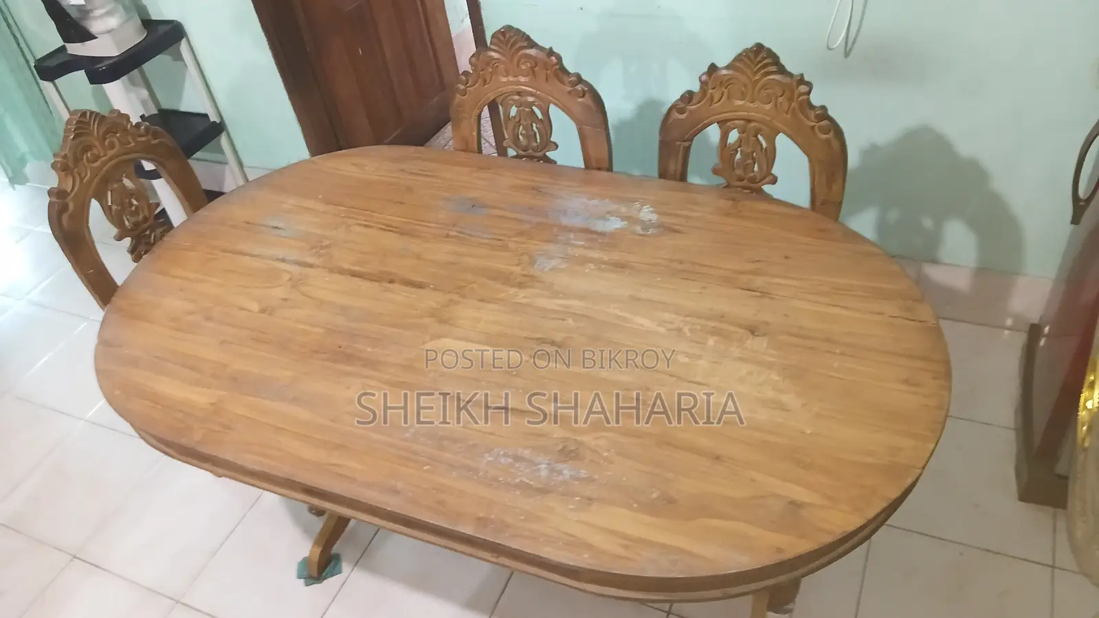 ডাইনিং টেবিল