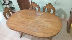 ডাইনিং টেবিল