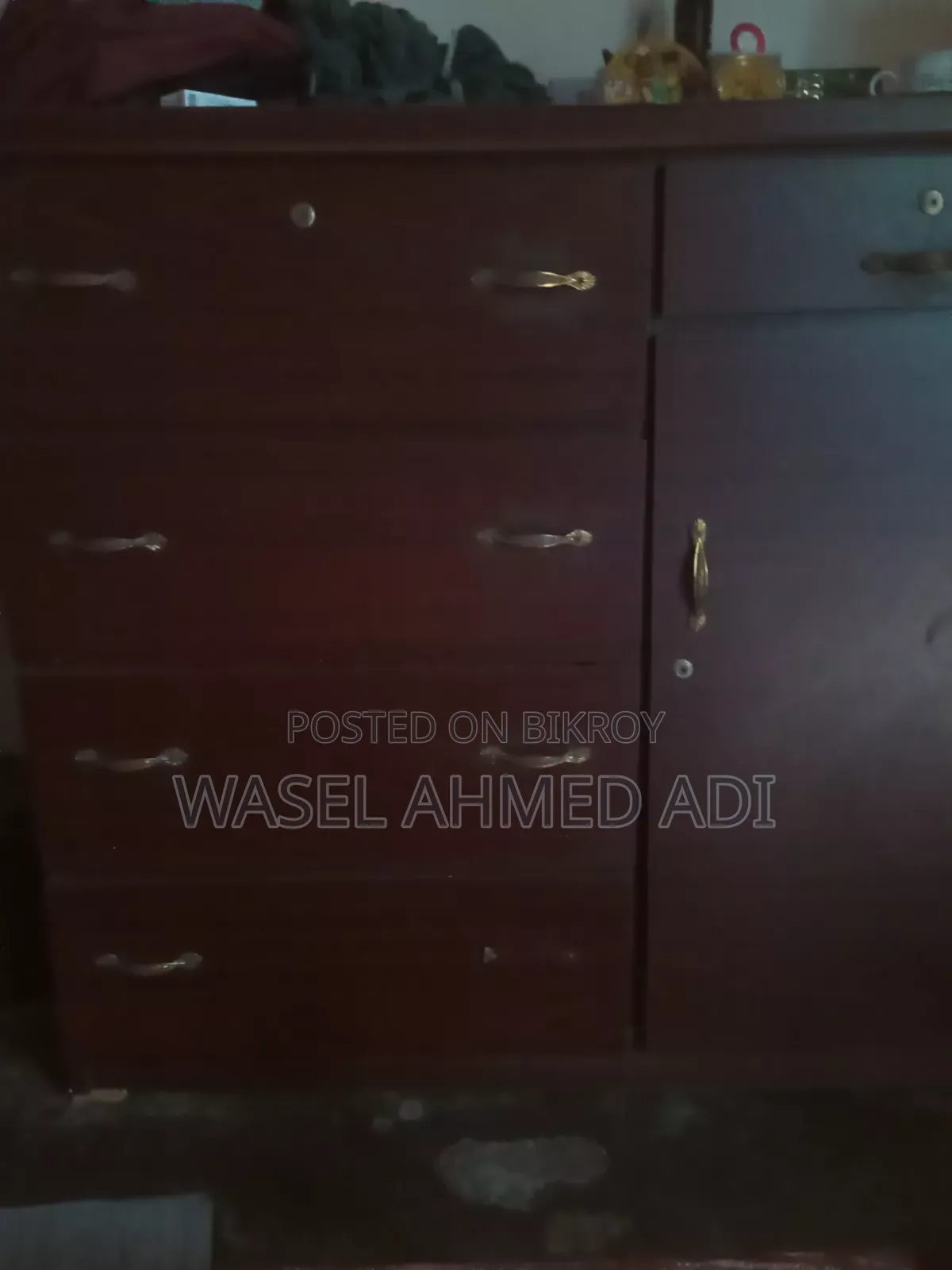 Selling 4 pieces of household furniture