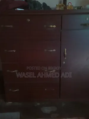 Selling 4 pieces of household furniture