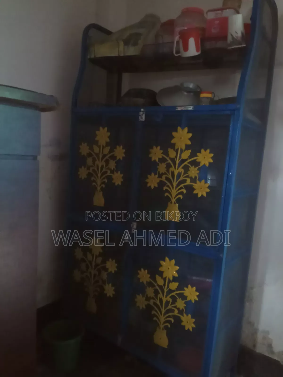 Selling 4 pieces of household furniture