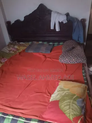 Selling 4 pieces of household furniture