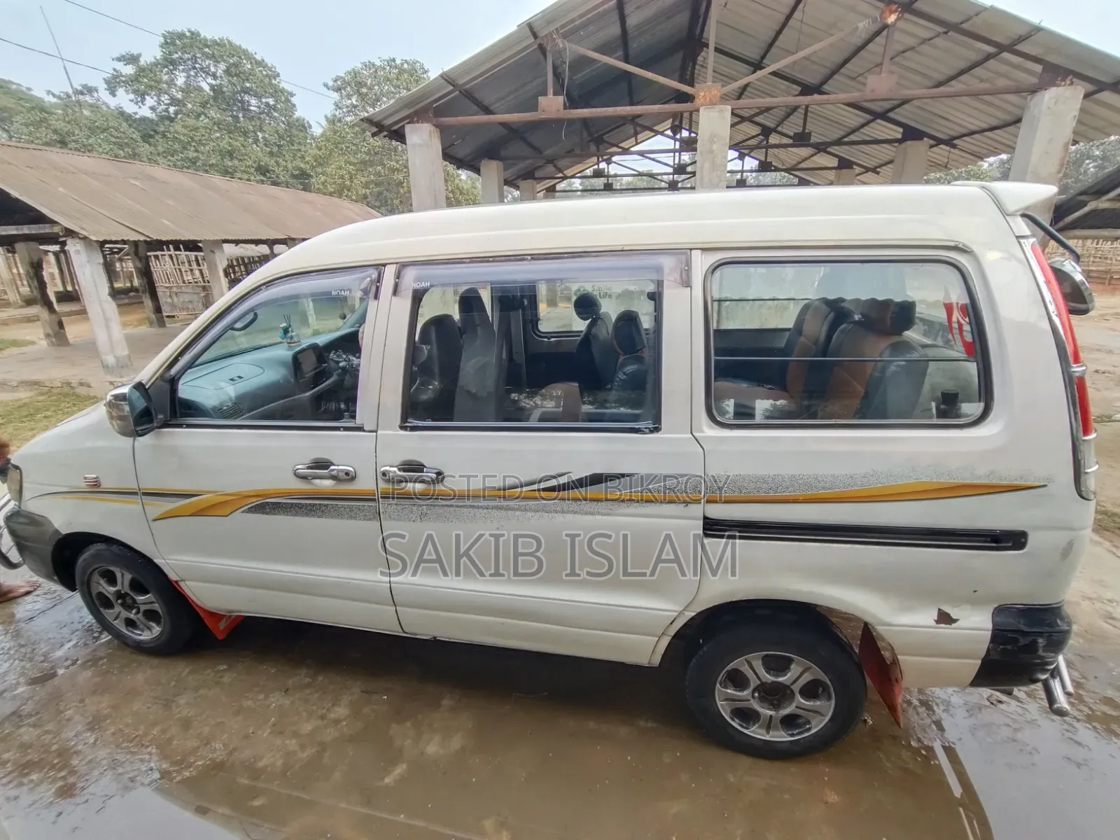 Toyota Noah 2004 White