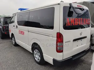 Toyota HiAce 2022 White