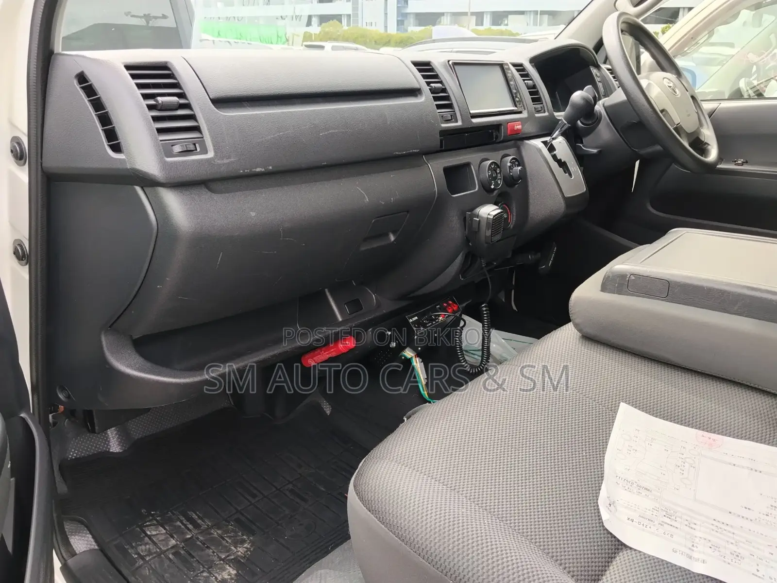 Toyota HiAce 2022 White