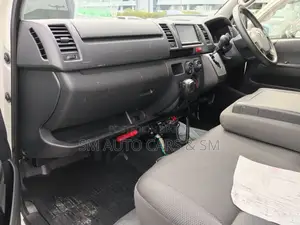 Toyota HiAce 2022 White