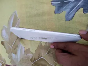 অ্যাপল আইফোন এসই ৬৪ জিবি হোয়াইট