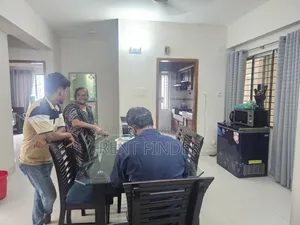 Furnished 4bdrm Apartment in Gulshan for rent