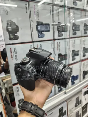 Canon 2000d Body With Canon 18/55mm Is Lens