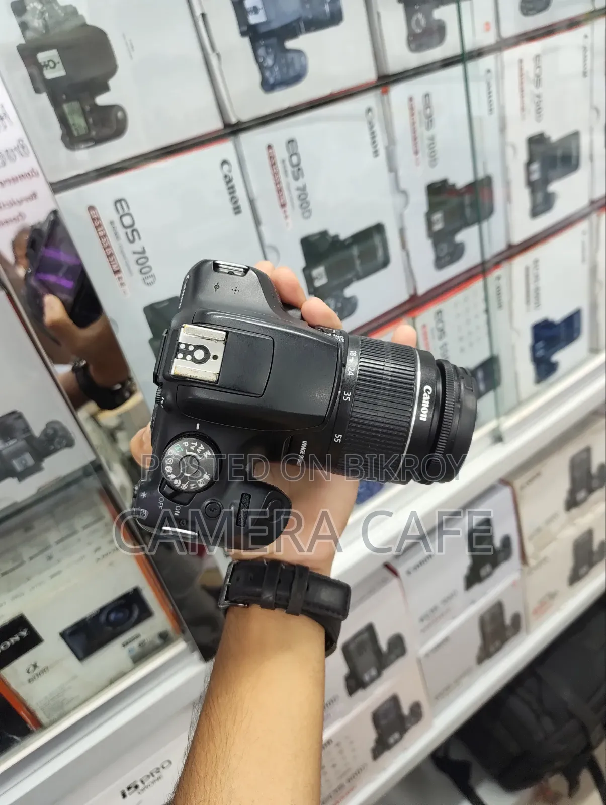 Canon 2000d Body With Canon 18/55mm Is Lens