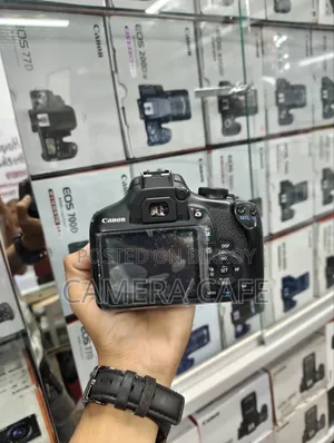 Canon 2000d Body With Canon 18/55mm Is Lens