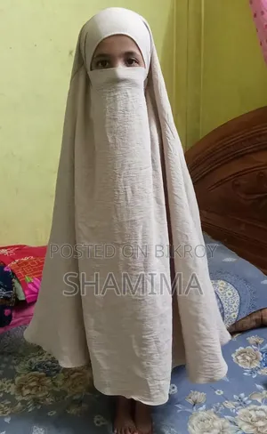 মহিলাদের লম্বা হিজাব এবং নিকাব