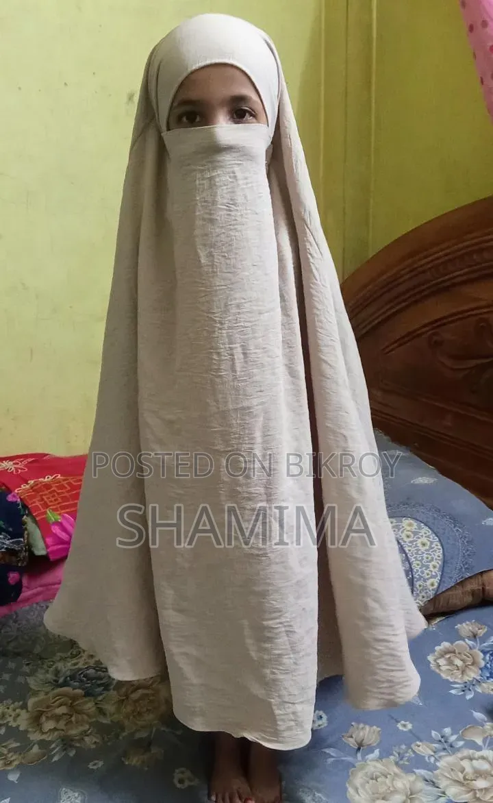 মহিলাদের লম্বা হিজাব এবং নিকাব