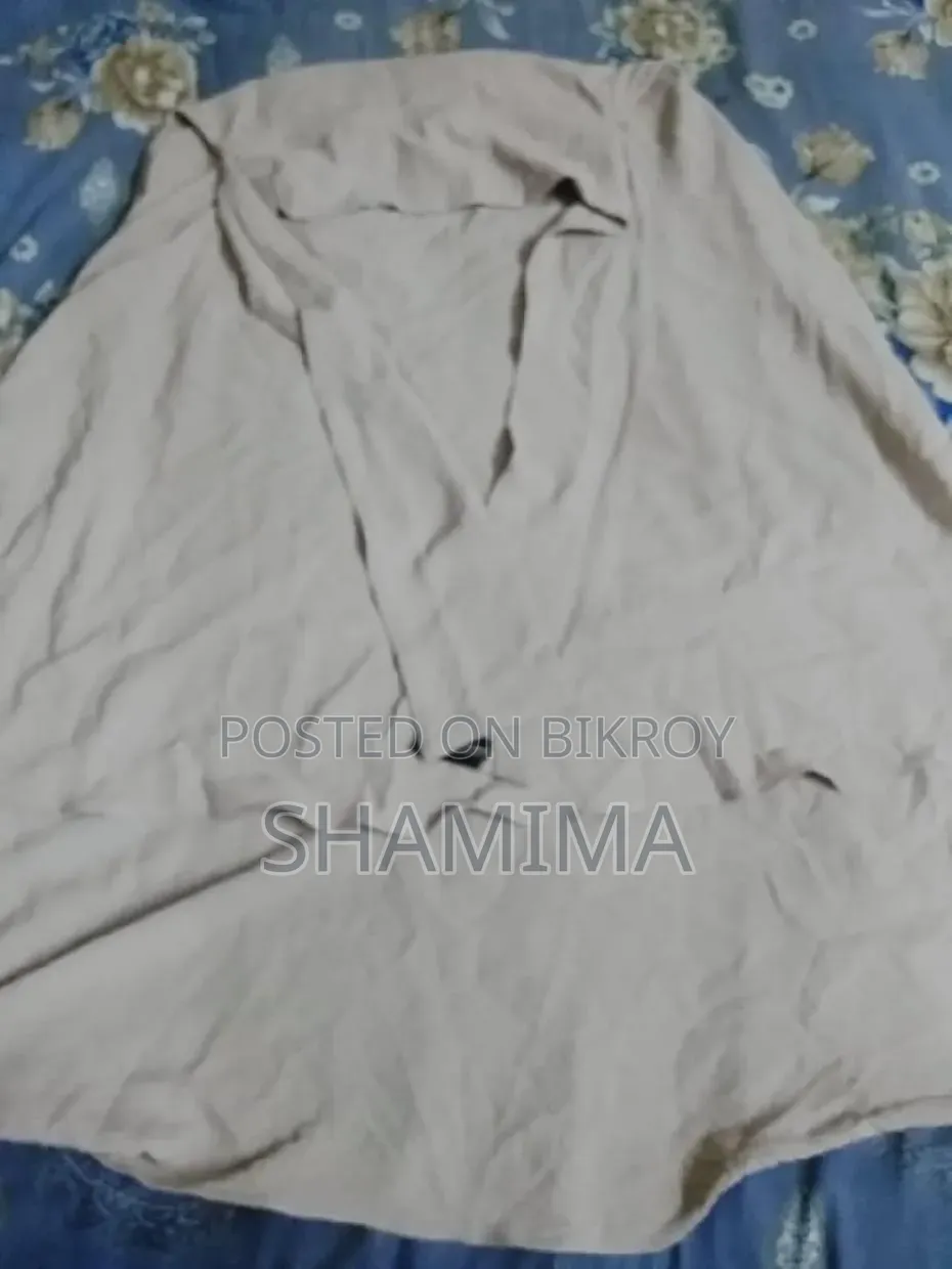 মহিলাদের লম্বা হিজাব এবং নিকাব