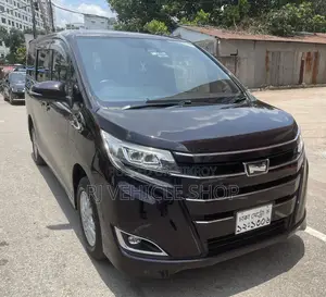 টয়োটা নোয়াহ ২.০ এডব্লিউডি (৭ সিটার) ২০১৮ পার্পল