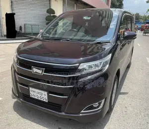 টয়োটা নোয়াহ ২.০ এডব্লিউডি (৭ সিটার) ২০১৮ পার্পল