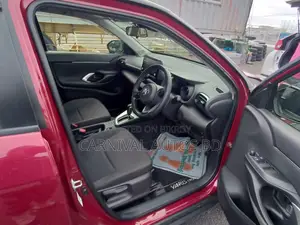 Toyota Yaris Cross 2021 Maroon