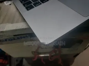New Laptop Apple MacBook Pro 2018 8GB Intel Core I5 SSD 256GB