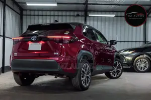 Toyota Yaris Cross 1.5 Hybrid AWD 2022 Red
