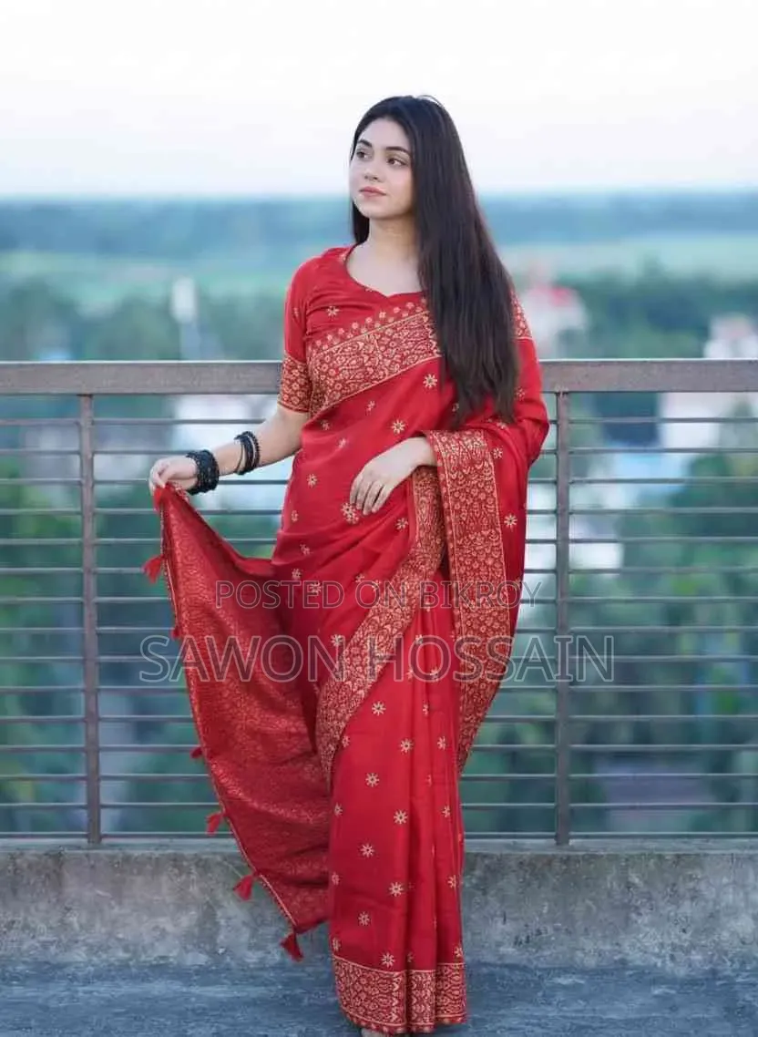 প্রিমিয়াম জাপানি সিল্ক শাড়ী
সাথে ম্যাচিং ব্লাউজ পিস✅🥰