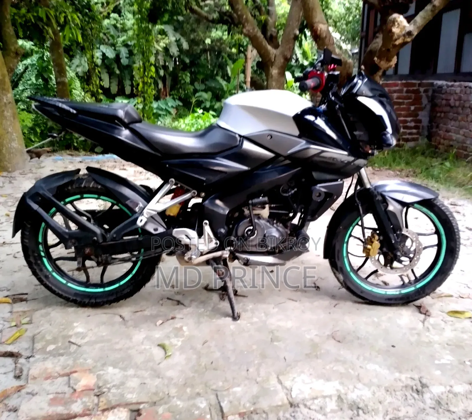 বাজাজ পালসার এনএস ১৬০ ২০১৮ কালো