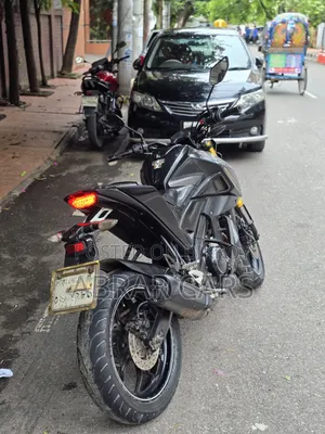 ইয়ামাহা ২০১৬ ব্ল্যাক