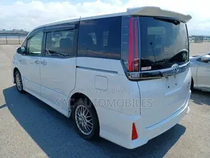 Toyota Noah 1.8 FWD Hybrid (7 seater) 2018 Pearl