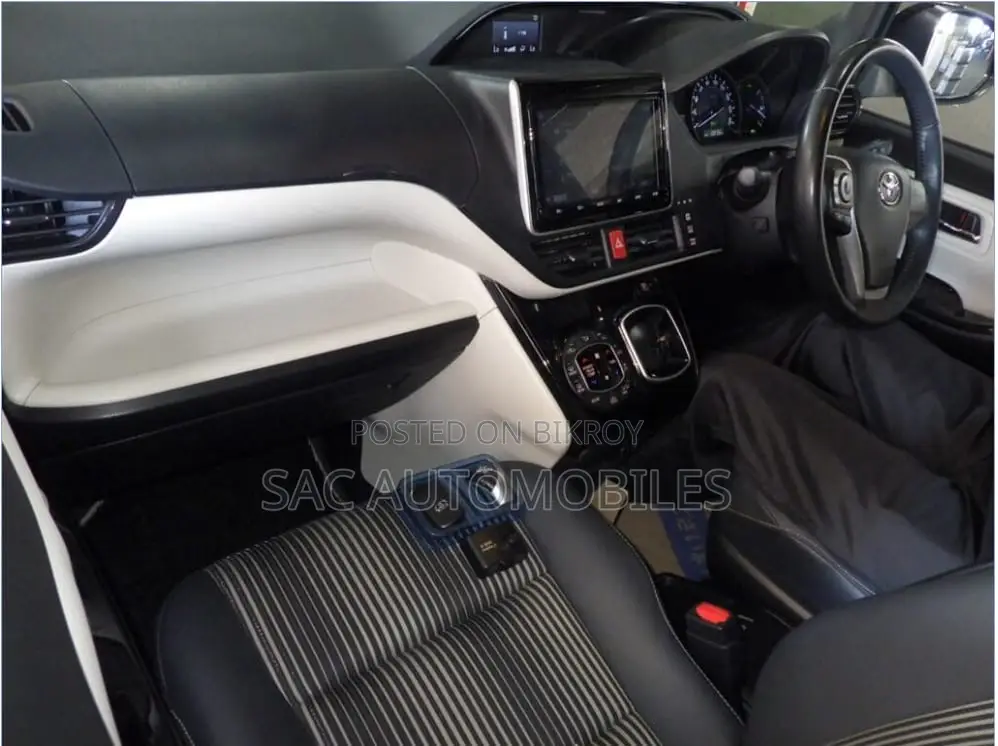 Toyota Noah 1.8 FWD Hybrid (7 seater) 2018 Pearl