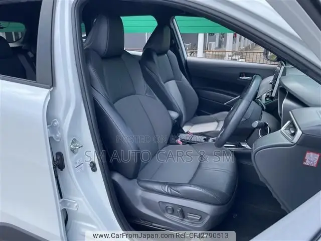 টয়োটা করোলা ক্রস ২০২১ পার্ল