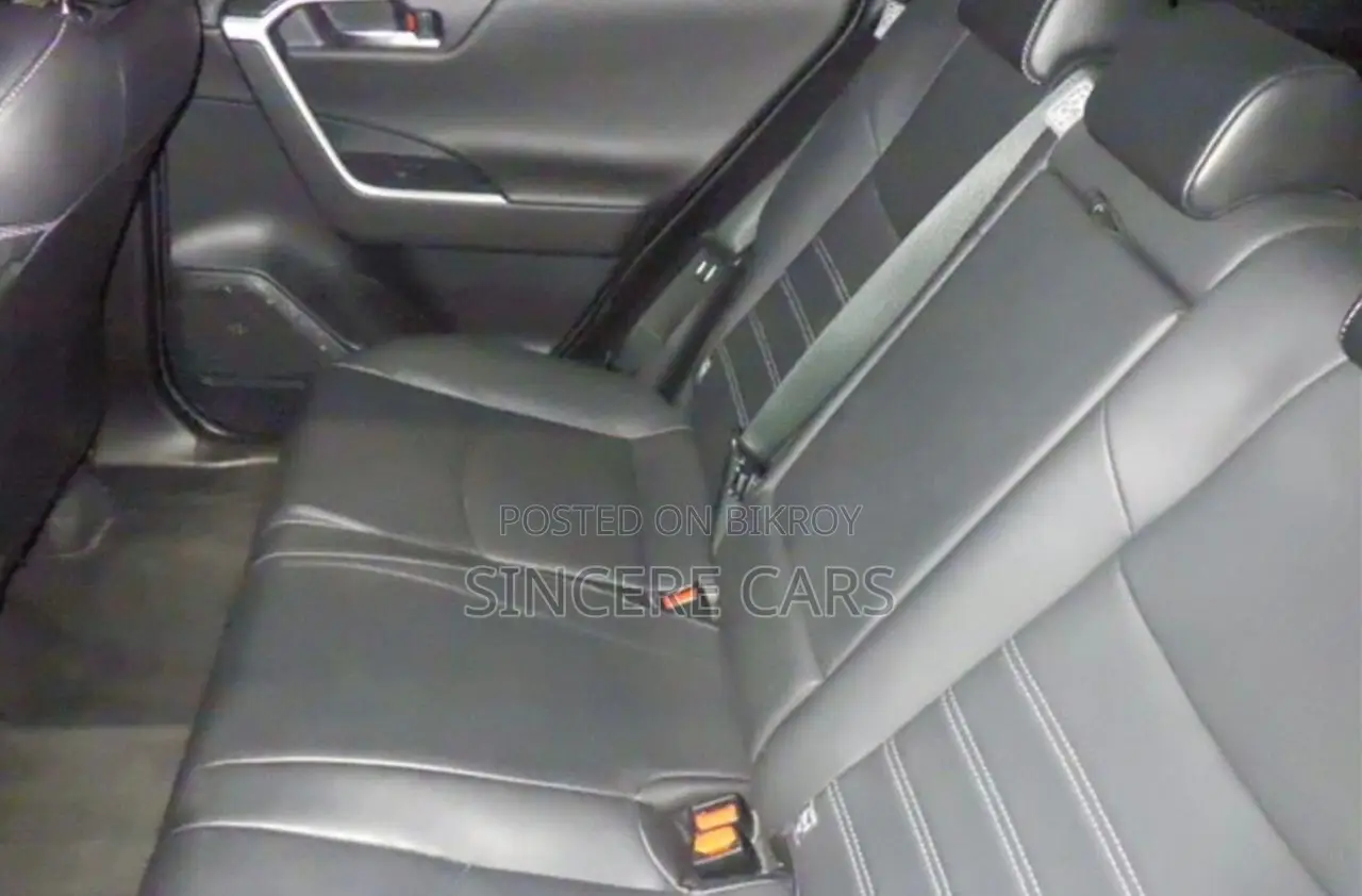 Toyota RAV4 2021 Pearl