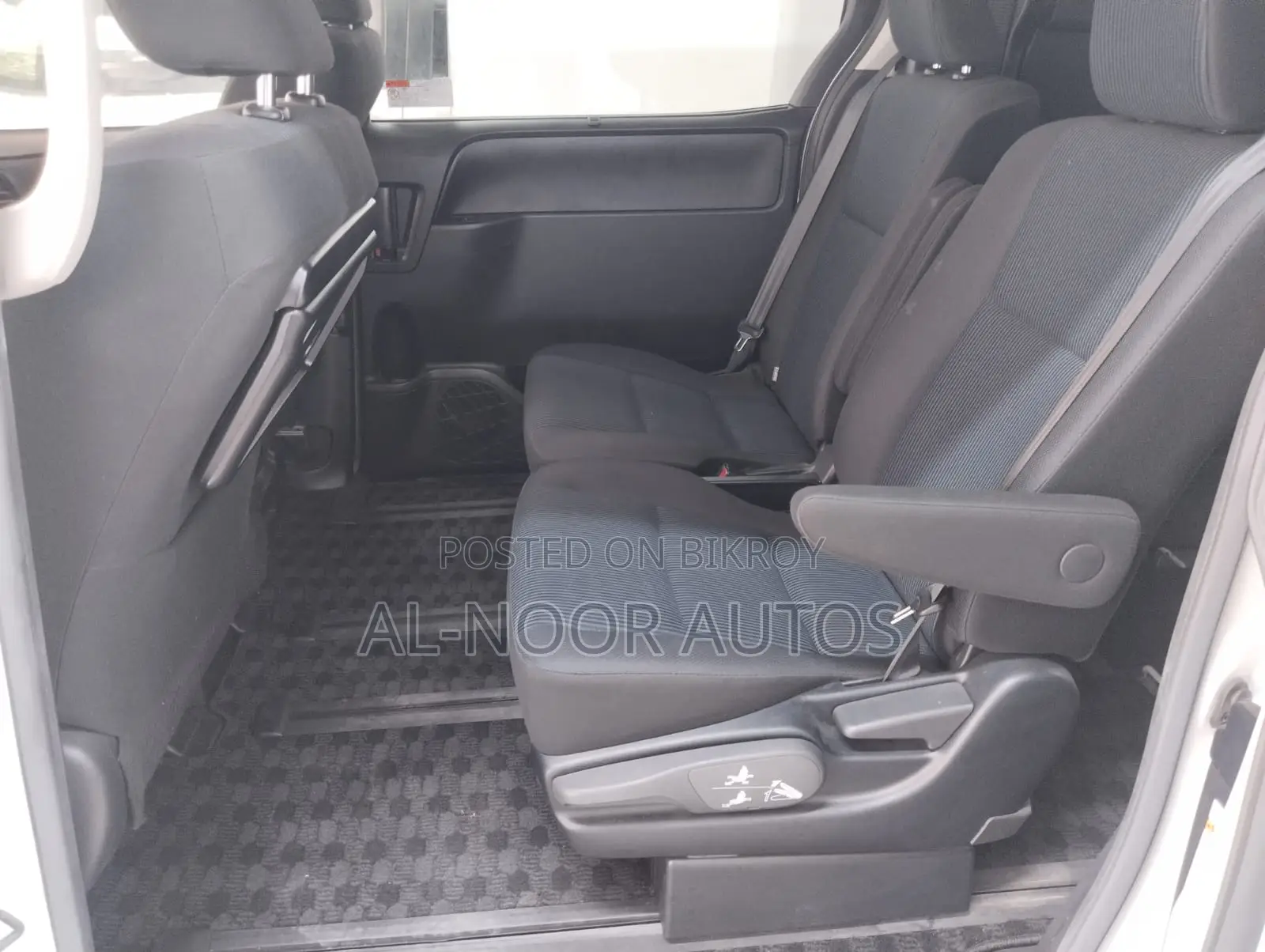 Toyota Noah 2021 Pearl