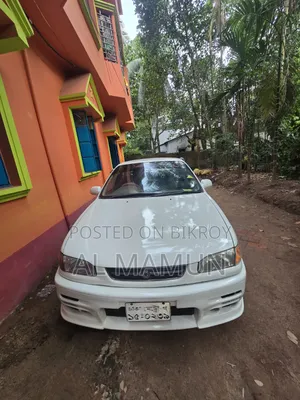 টয়োটা করোলা ১৯৯৬ পার্ল