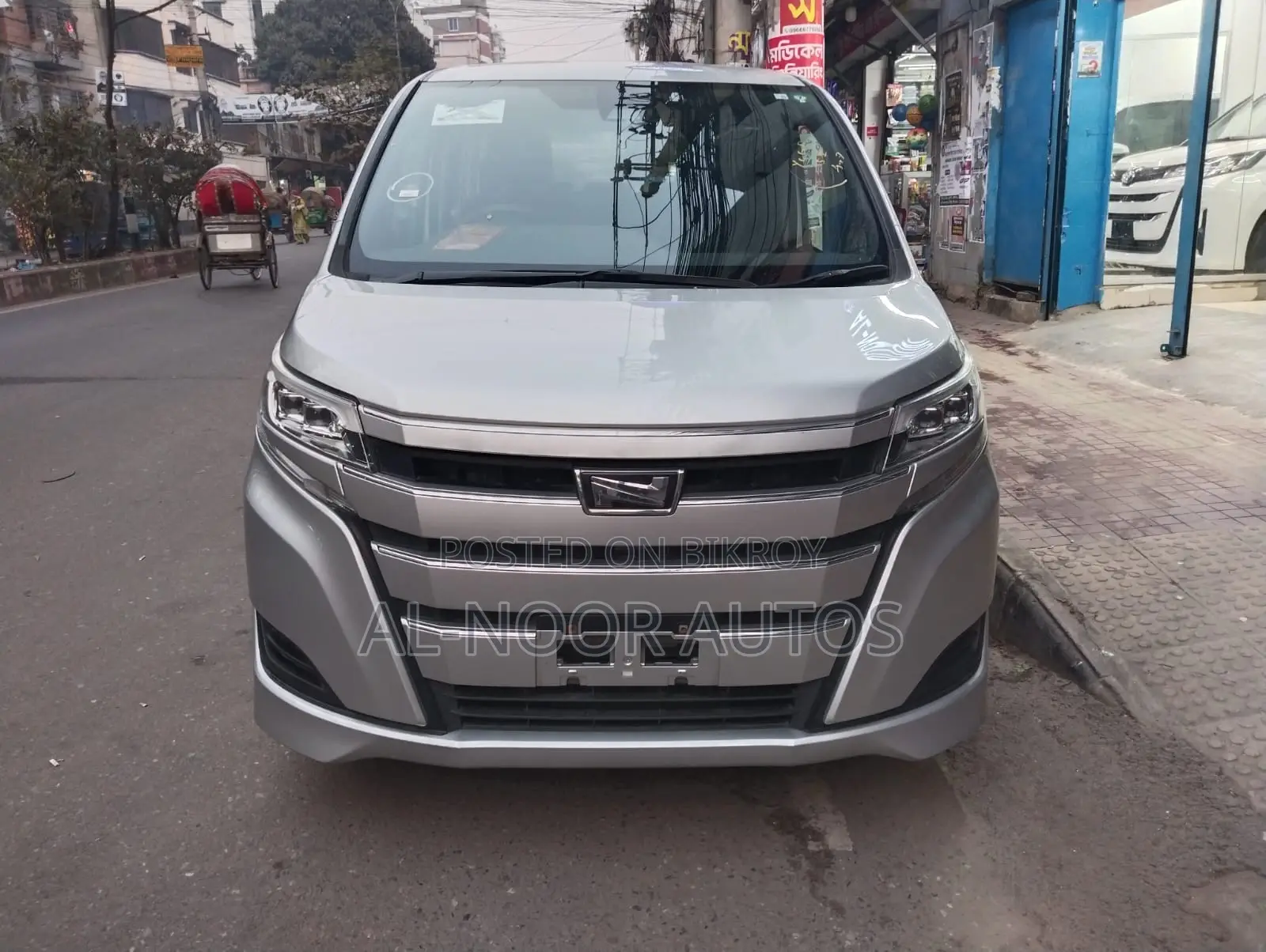 টয়োটা নোয়া ২০২১ সিলভার
