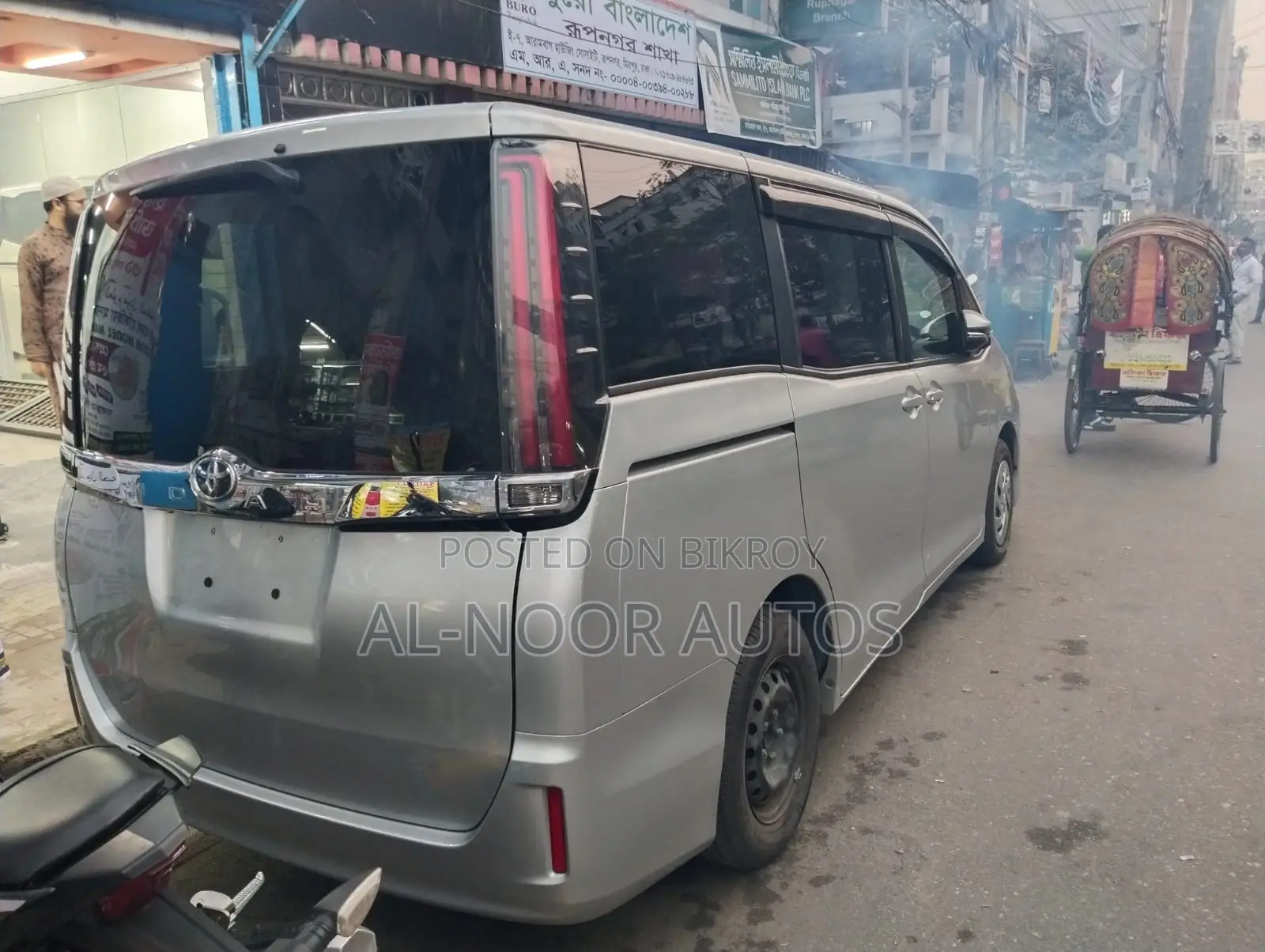 টয়োটা নোয়া ২০২১ সিলভার