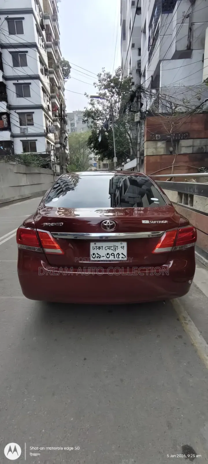 টয়োটা প্রিমিয়ো ২০১১ লাল