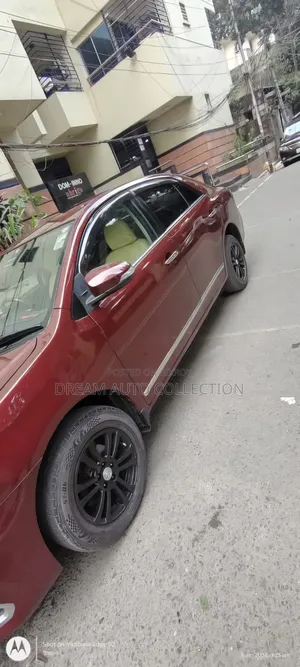 টয়োটা প্রিমিয়ো ২০১১ লাল