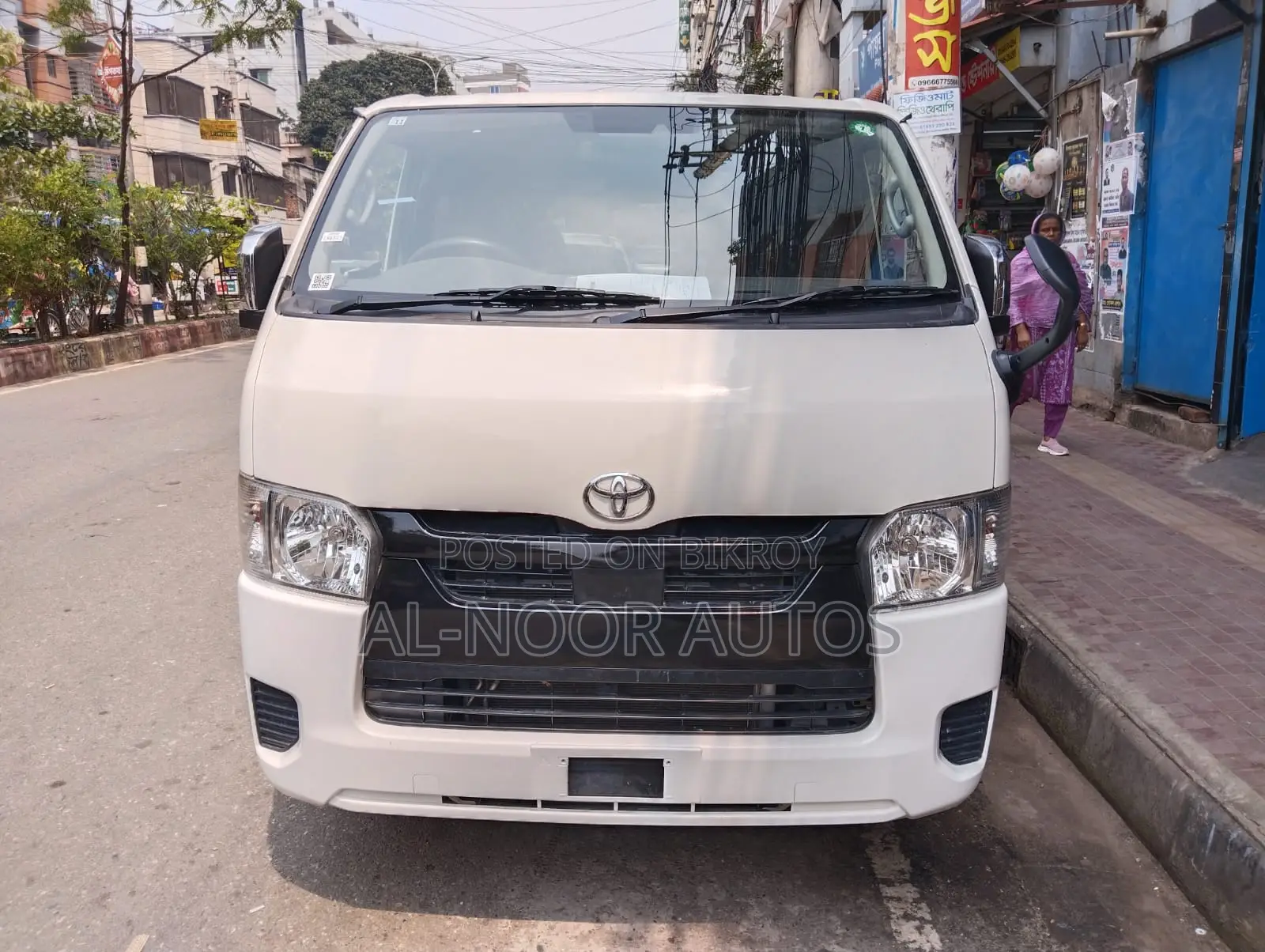 Toyota HiAce 2021 White