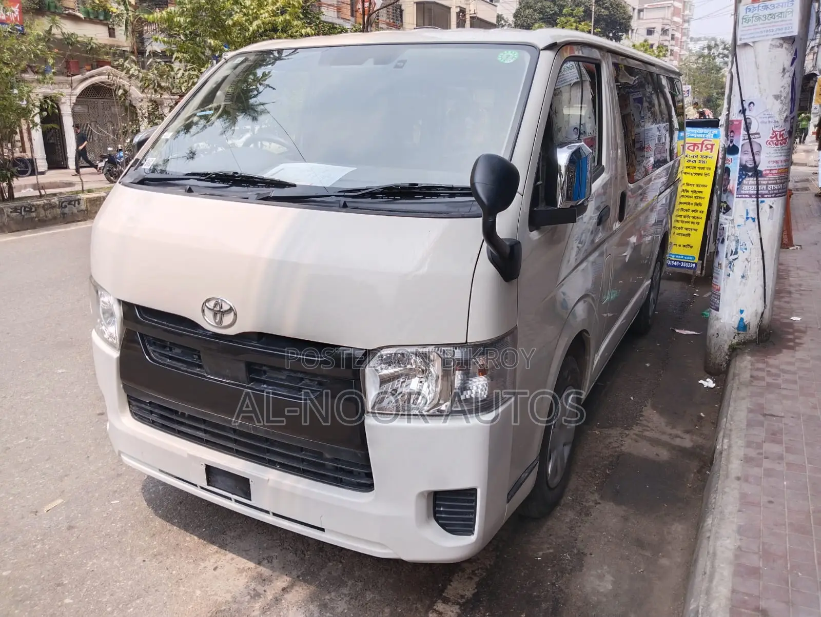 Toyota HiAce 2021 White