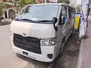 Toyota HiAce 2021 White