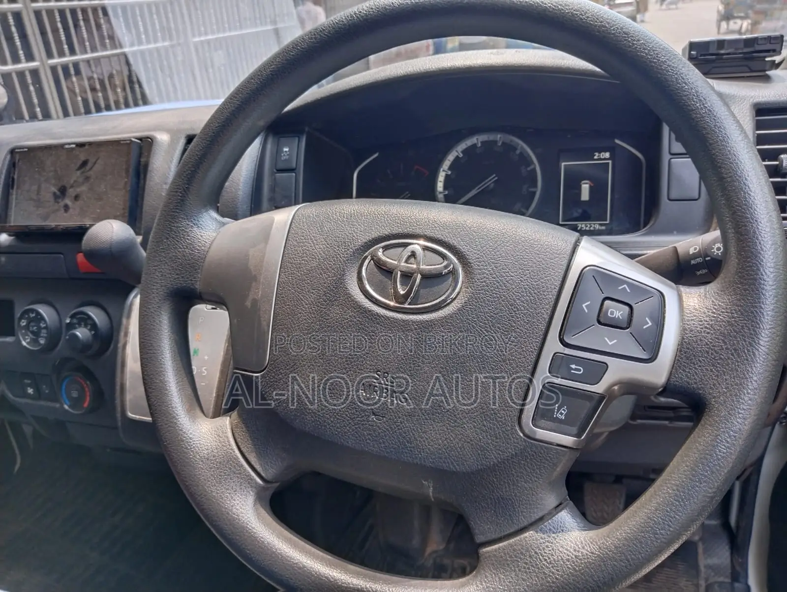 Toyota HiAce 2021 White
