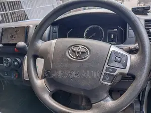 Toyota HiAce 2021 White