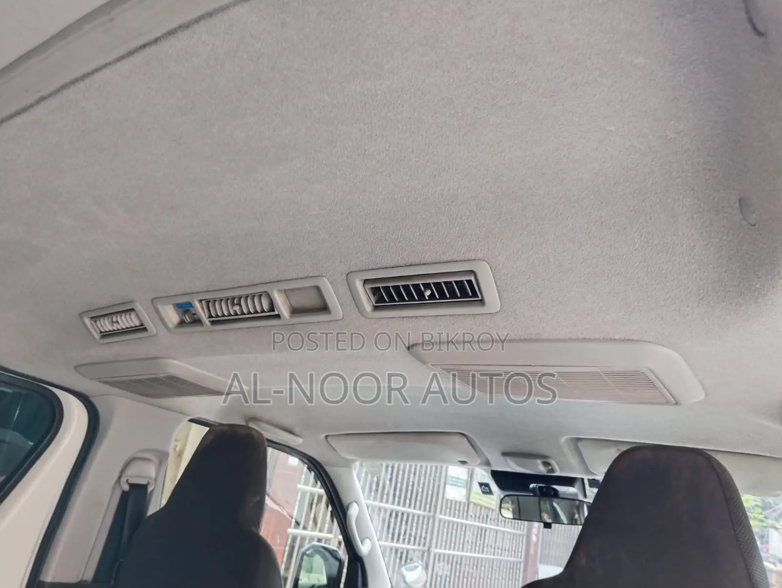 Toyota HiAce 2021 White