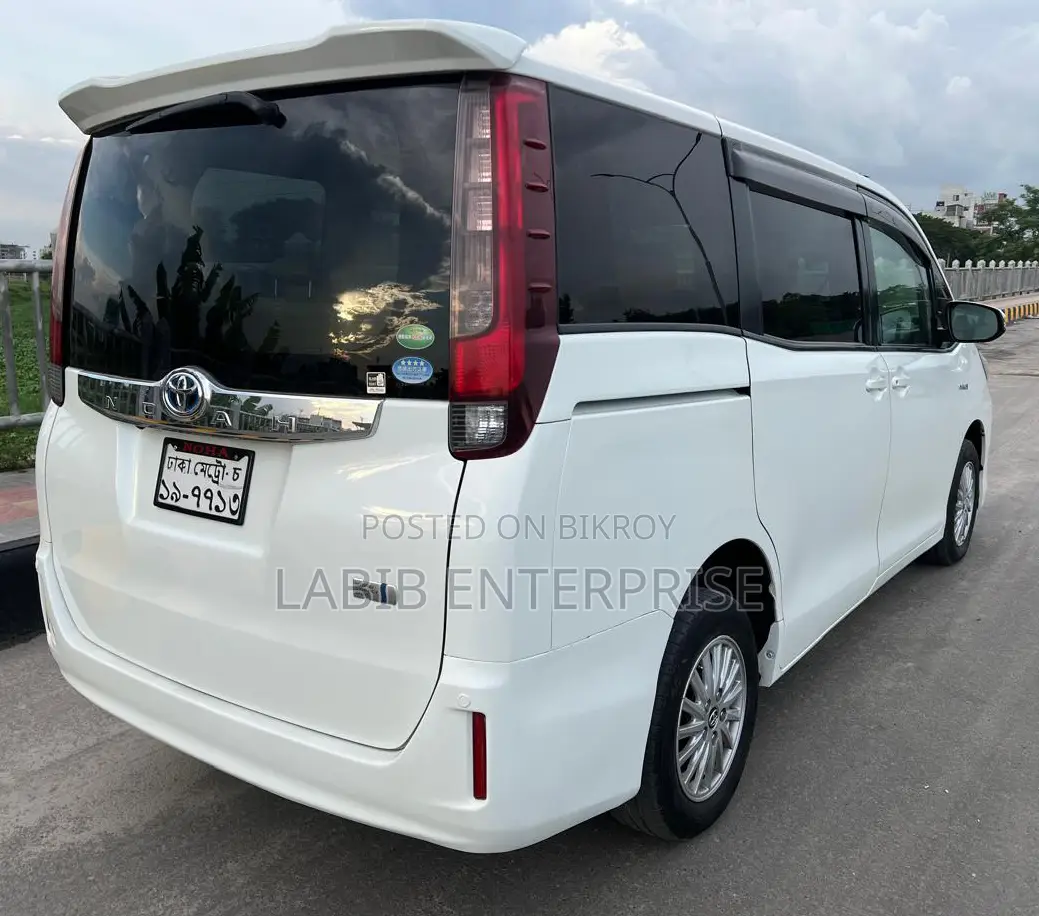 Toyota Noah 1.8 FWD Hybrid (7 seater) 2014 Pearl